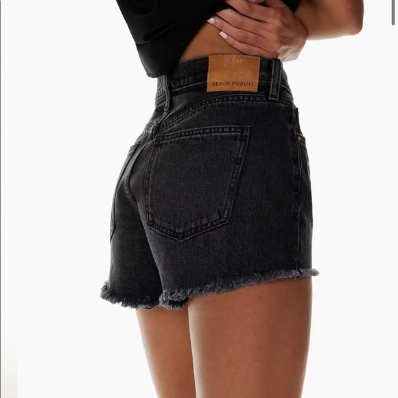 Aritzia Denim Forum The Ex Boyfriend Short Size 25 - Picture 4 of 5